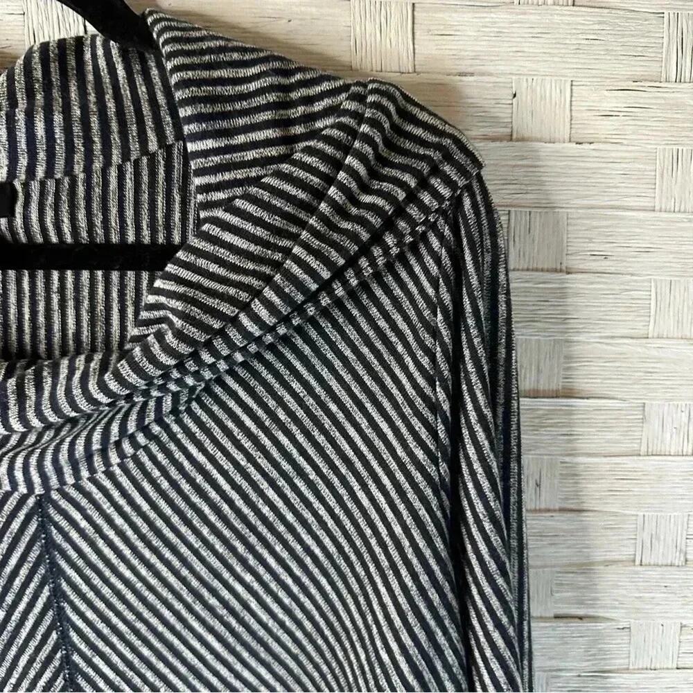 Jones of New York, gray navy cowl turtleneck tunic striped lightweight plus size - Picture 3 of 9
